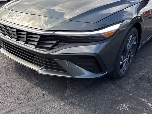 New 2025 Hyundai Elantra SEL image 9