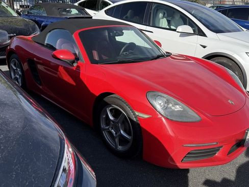 Used 2018 Porsche 718 Boxster RWD image 1