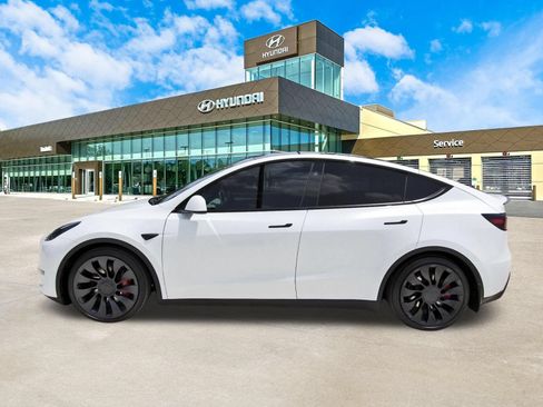Used 2024 Tesla Model Y Performance AWD/4WD image 9