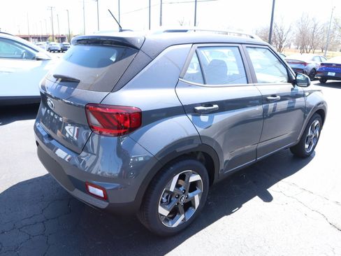 New 2026 Hyundai Venue SEL FWD image 19