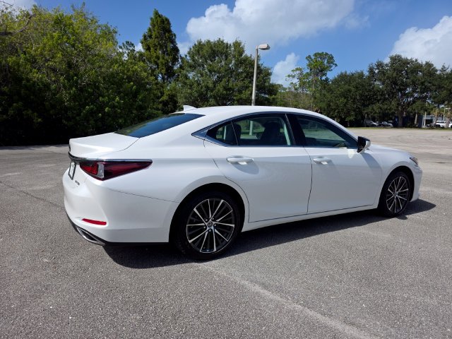 Used 2025 Lexus ES 350 w/ Premium Package FWD image 3