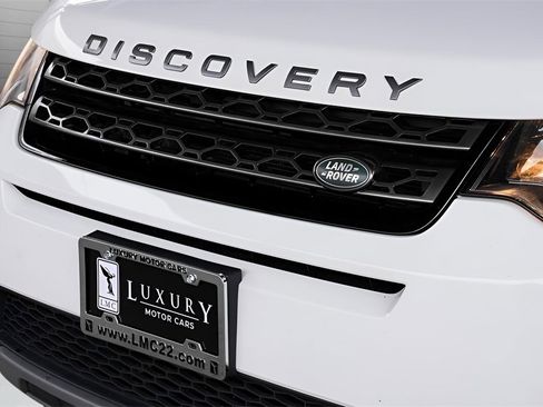 Used 2019 Land Rover Discovery Sport SE image 10