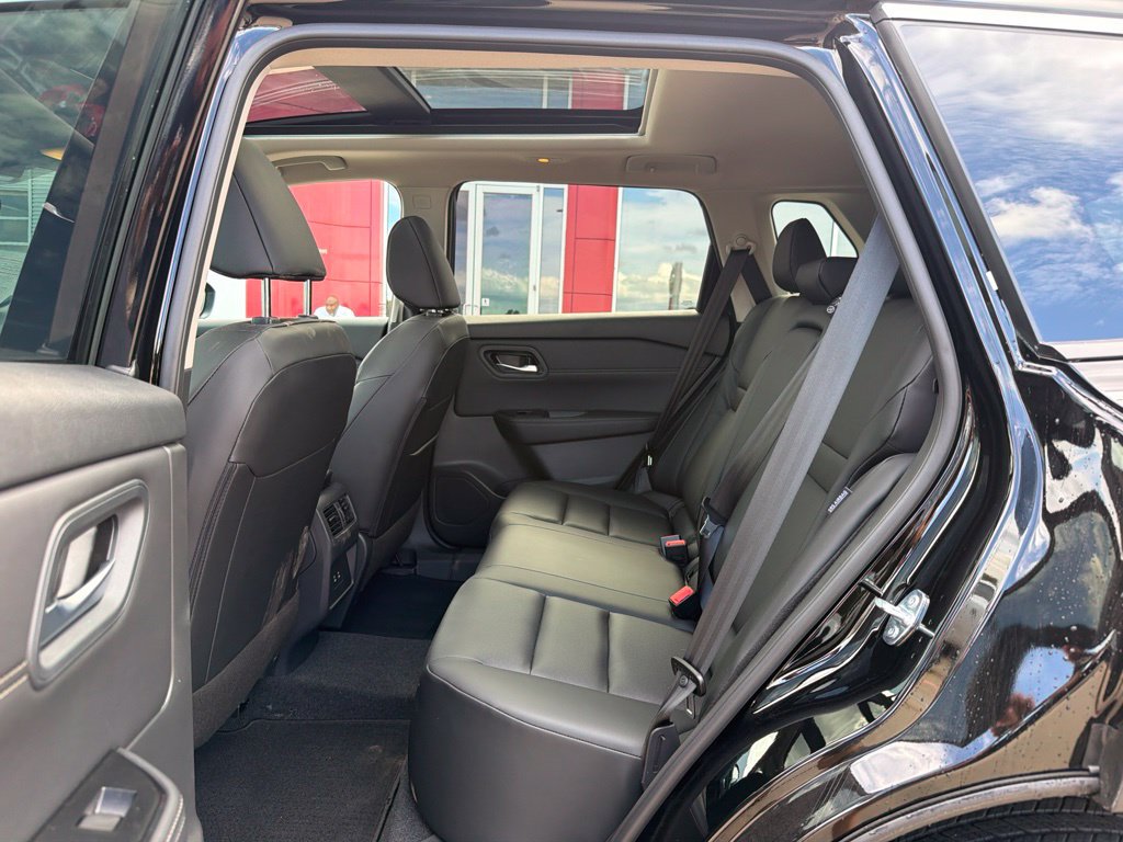 Used 2026 Nissan Rogue Dark Armor FWD image 15