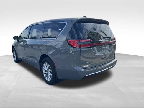 Used 2025 Chrysler Pacifica Select w/ Uconnect Theater Family Group AWD/4WD image 5