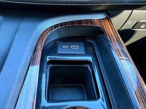 Used 2022 Cadillac Escalade Luxury image 17