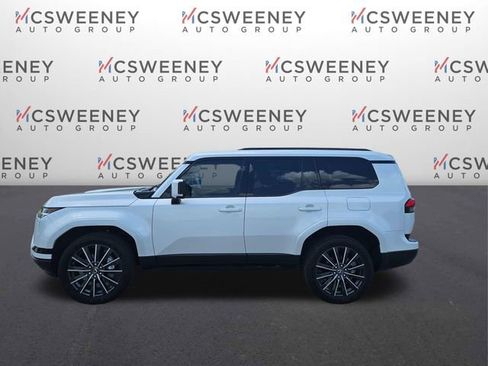 Used 2025 Lexus GX 550 AWD/4WD image 2
