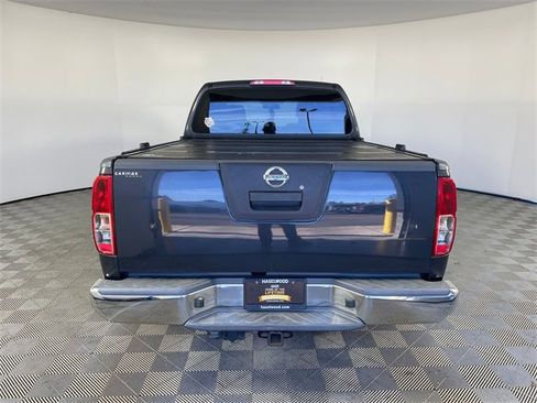 Used 2010 Nissan Frontier SE image 14