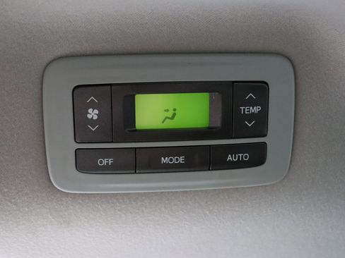 Used 2014 Toyota Sienna LE FWD image 26