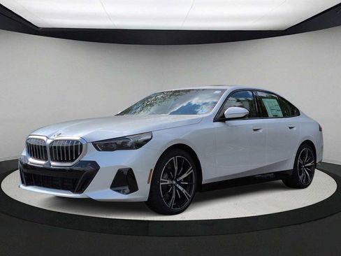 Used 2027 BMW 530i xDrive w/ M Sport Package AWD/4WD image 4