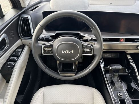 Used 2025 Kia Sorento SX image 11