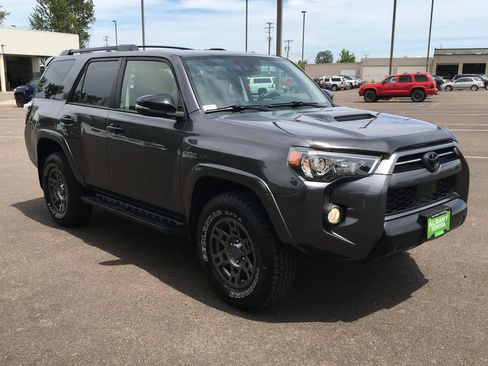 Used 2020 Toyota 4Runner Venture w/ Moonroof Package AWD/4WD image 8