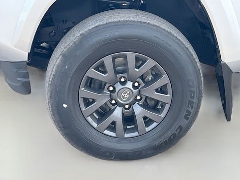 Used 2022 Toyota Tacoma SR5 AWD/4WD image 30