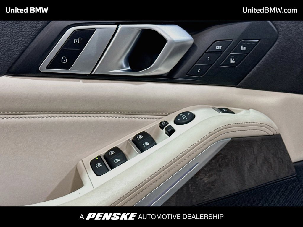 Used 2022 BMW X5 xDrive40i w/ M Sport Package AWD/4WD image 10