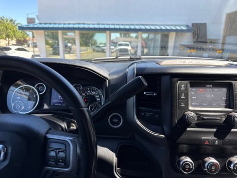 Used 2022 RAM 2500 Tradesman w/ Chrome Appearance Group AWD/4WD image 17