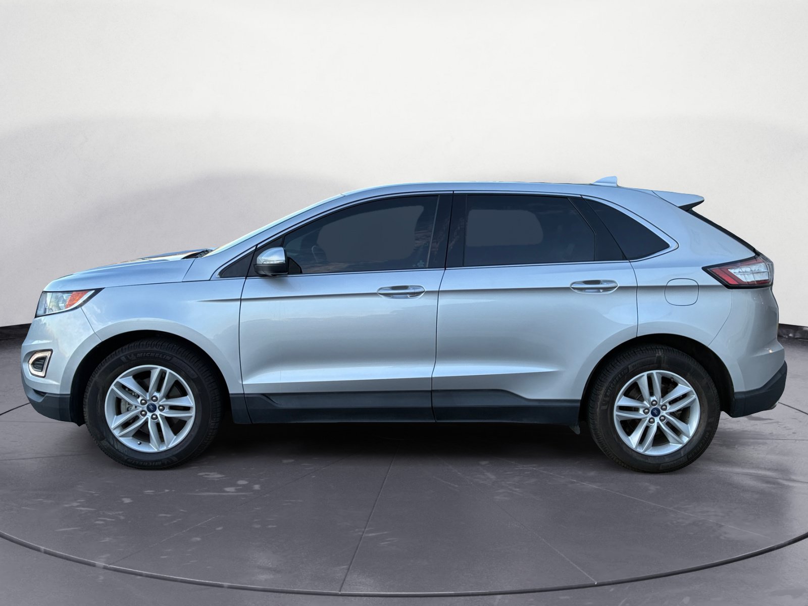 Used 2018 Ford Edge SEL w/ Equipment Group 201A FWD image 3