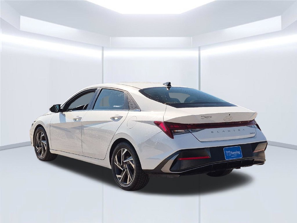 Used 2025 Hyundai Elantra Limited FWD image 3