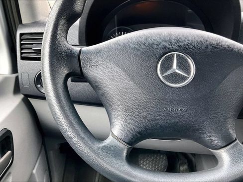 Used 2015 Mercedes-Benz Sprinter 2500 image 17
