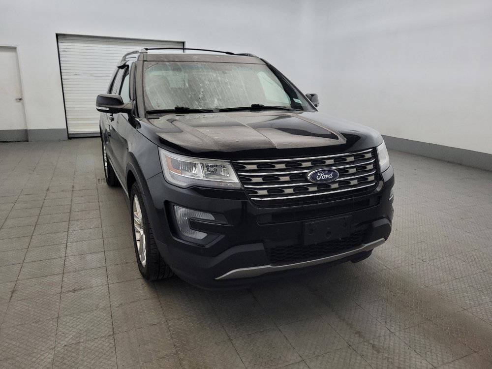 Used 2017 Ford Explorer XLT w/ Equipment Group 202A AWD/4WD image 14