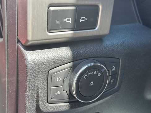 Used 2016 Ford F150 Platinum w/ Equipment Group 701A Luxury image 16