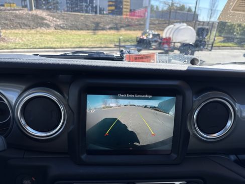 Used 2023 Jeep Wrangler Sahara image 29