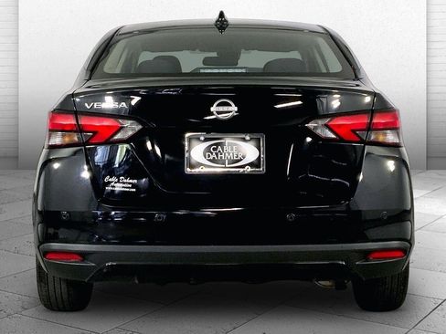 Used 2025 Nissan Versa SV FWD image 3