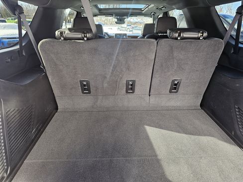 Used 2024 Chevrolet Suburban High Country image 8