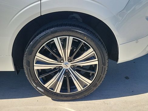 Used 2023 Volvo XC60 B5 Plus w/ Protection Package Premier image 4