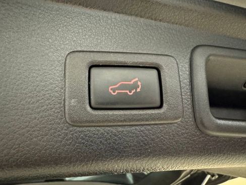 Used 2018 Subaru Forester 2.5i Touring w/ Popular Package #3B AWD/4WD image 23