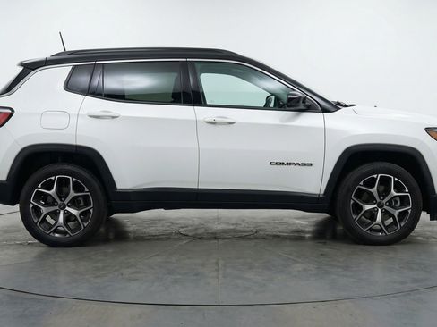 Used 2025 Jeep Compass Limited AWD/4WD image 11