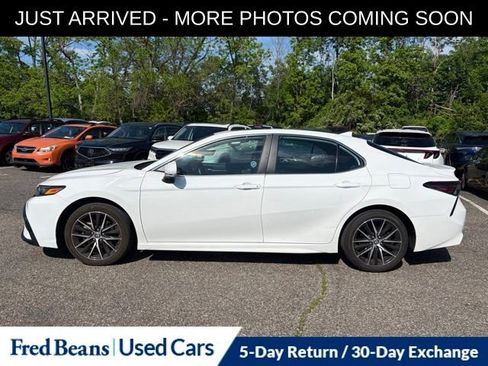 Used 2024 Toyota Camry SE w/ Convenience Package FWD image 4