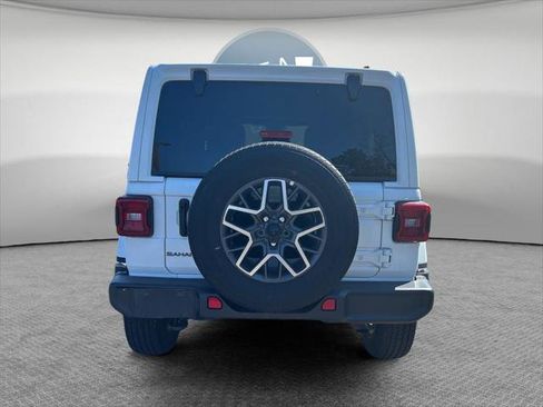 Certified 2025 Jeep Wrangler Unlimited Sahara AWD/4WD image 5
