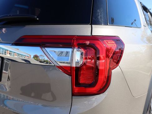 Used 2023 GMC Acadia SLE w/ Driver Convenience Package image 36