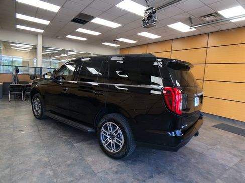 Used 2025 Ford Expedition Active AWD/4WD image 6