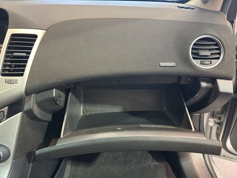 Used 2015 Chevrolet Cruze LT FWD image 25