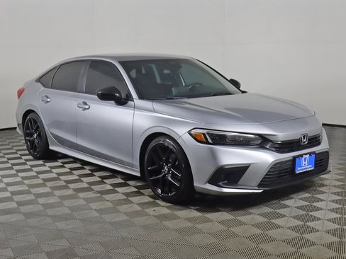 Used 2023 Honda Civic Sport image 2