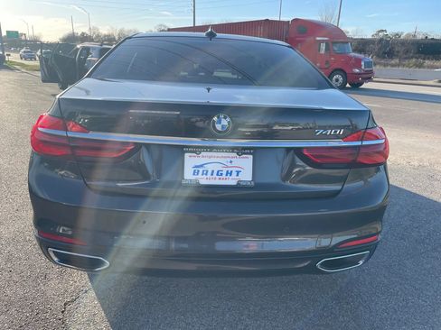 Used 2018 BMW 740i image 3