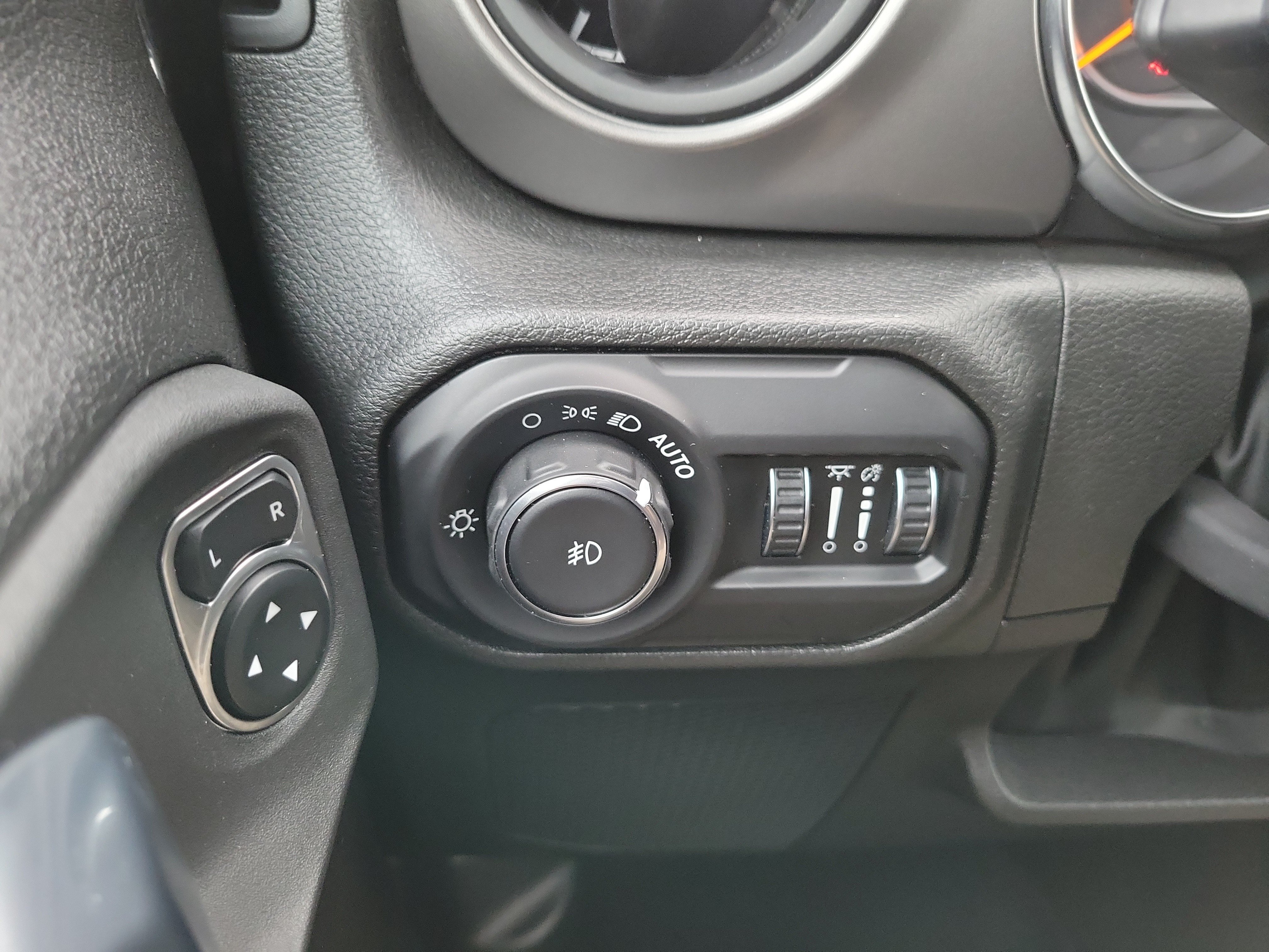 Used 2021 Jeep Wrangler Unlimited Sport AWD/4WD image 22