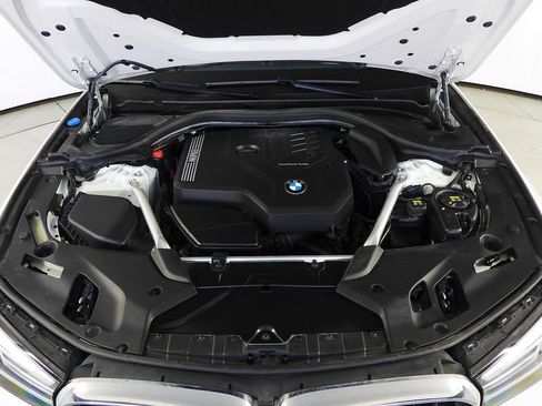 Used 2022 BMW 530i w/ Convenience Package image 6