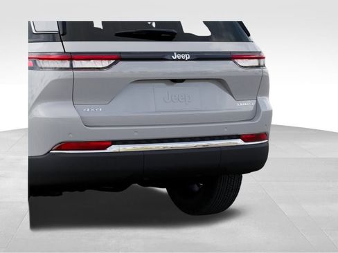 New 2025 Jeep Grand Cherokee Limited image 14