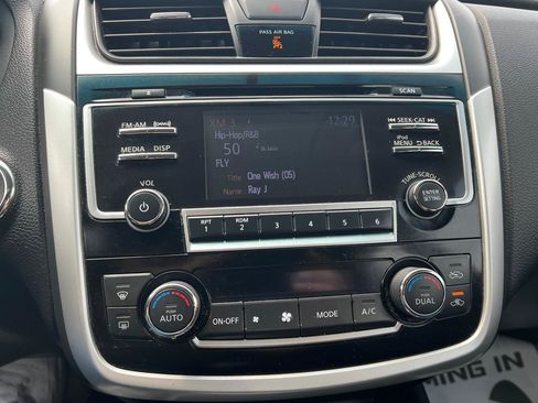 Used 2018 Nissan Altima 2.5 SV FWD image 23