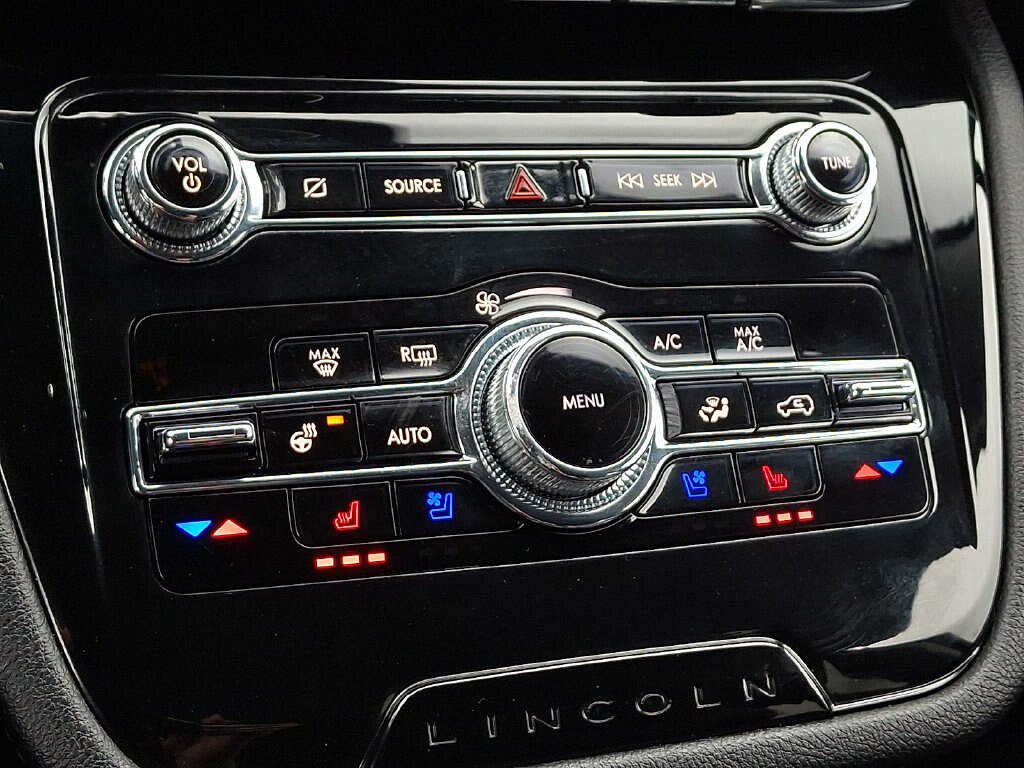 Certified 2022 Lincoln Corsair AWD w/ Equipment Group 101A image 16