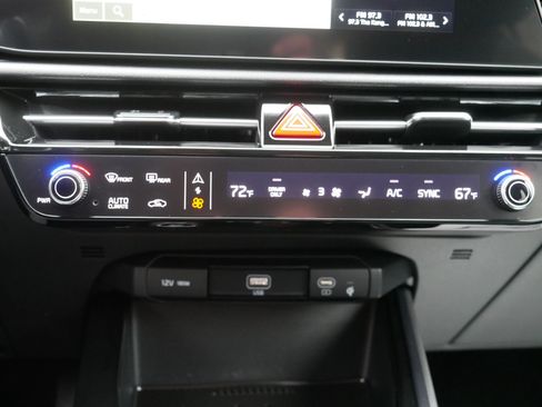 Certified 2023 Kia Niro EX w/ EX Cold Weather Package image 23