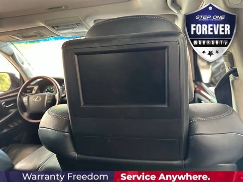 Used 2013 Lexus LX 570 4WD w/ Luxury Pkg w/Pre-crash image 39