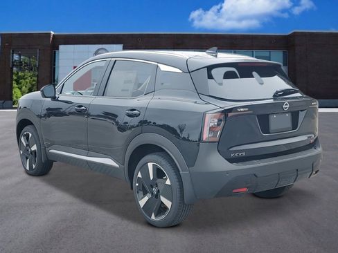 New 2026 Nissan Kicks SR FWD image 2