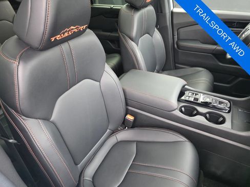 Used 2025 Honda Pilot TrailSport image 34