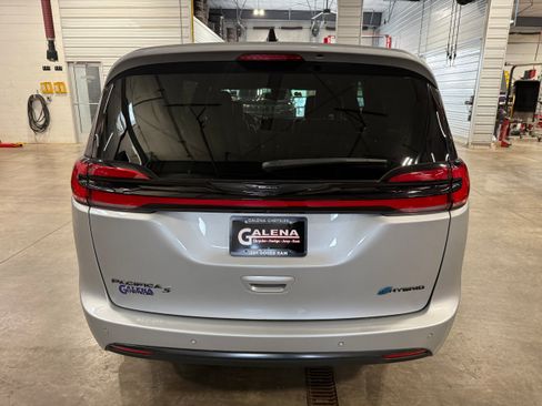 Used 2023 Chrysler Pacifica Touring-L w/ S Appearance Package FWD image 21
