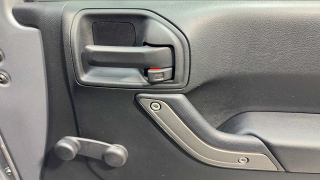 Used 2018 Jeep Wrangler Sport AWD/4WD image 13