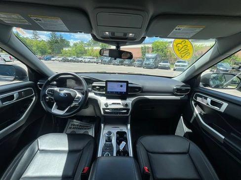 Used 2023 Ford Explorer XLT w/ Equipment Group 202A AWD/4WD image 20