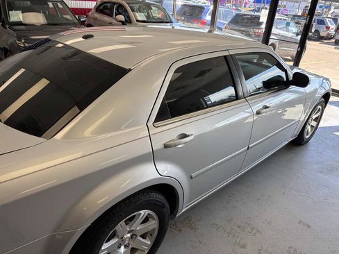 Used 2007 Chrysler 300 Touring image 12