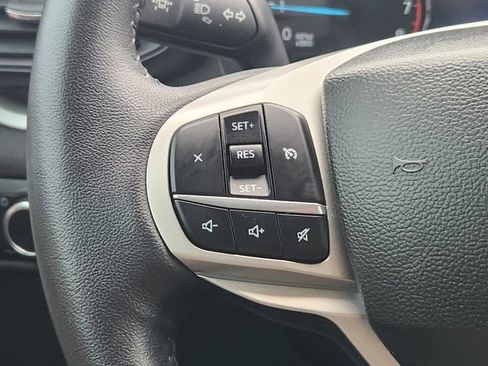 Used 2023 Ford Explorer XLT image 28